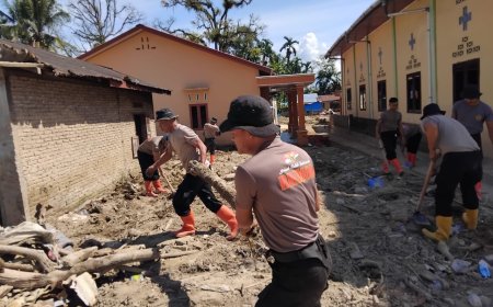 Brimob Hadir Dukung Pemulihan Rumah dan Aktivitas Ibadah Pascabencana Batang Toru