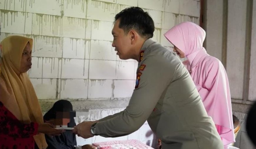 Polri Untuk Masyarakat : Kapolres Bojonegoro Beri Bantuan Anak  Difabel